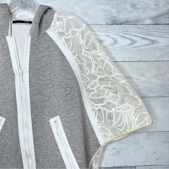 Elie Tahari Sport Cape - Picture 2 of 9